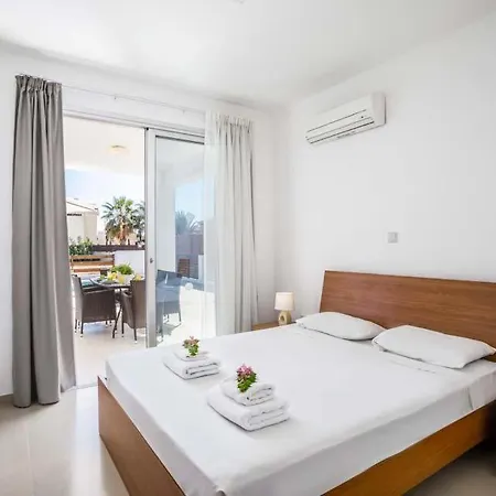 In Sleeps 6 Includes Swimming Pool Air Con And Wifi 1 5 8 빌라 *