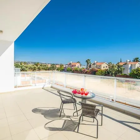 Willa In Sleeps 6 Includes Swimming Pool Air Con And Wifi 1 5 8 *
