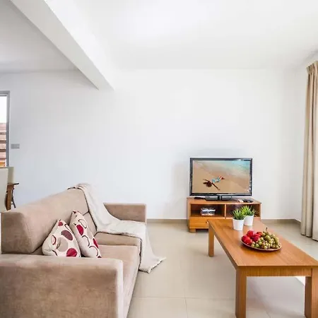 In Sleeps 6 Includes Swimming Pool Air Con And Wifi 1 5 8 Вилла Пейя