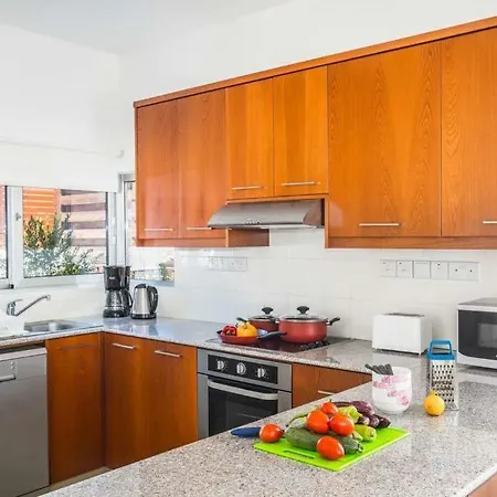 In Sleeps 6 Includes Swimming Pool Air Con And Wifi 1 5 8 Peja