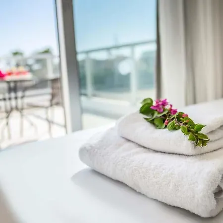 In Sleeps 6 Includes Swimming Pool Air Con And Wifi 1 5 8 * Пейя